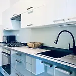 Carla Comfort With 2 Bathrooms דירה