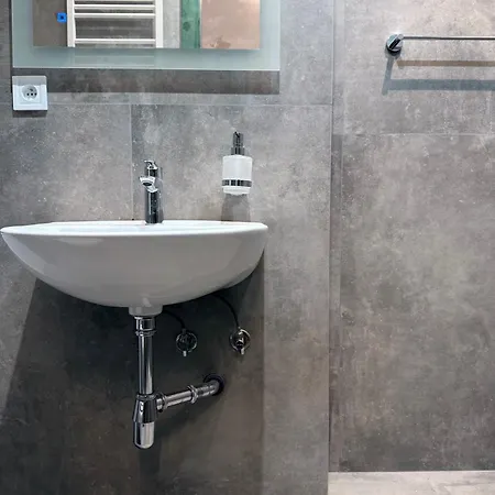 Апартаменты Carla Comfort With 2 Bathrooms *