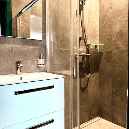 Carla Comfort With 2 Bathrooms דירה קושיצה