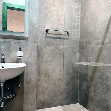 Carla Comfort With 2 Bathrooms *